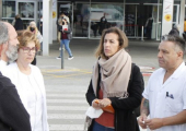 Visita de la CUP a l'hospital de Mataró per defensar les reivindicacions de les treballadores sanitàries: Laia Estrada i Carlos García