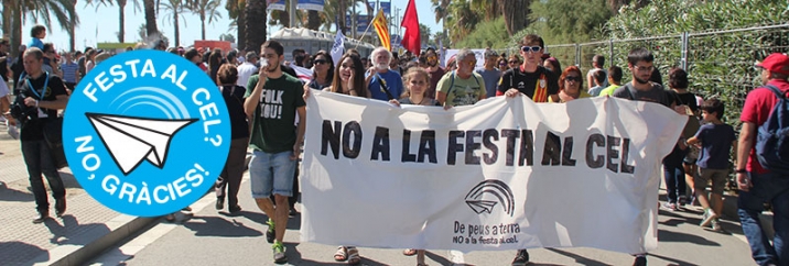 Manifestació "No a la Festa al Cel" 2015 al Passeig Marítim de Mataró